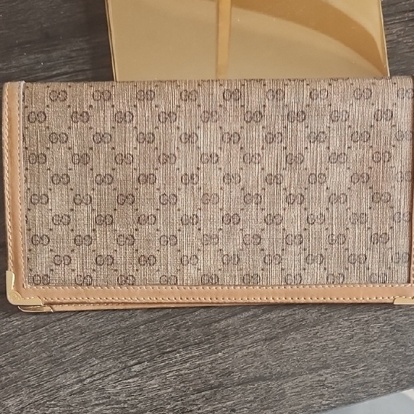 Gucci Vintage Wallet - Picture 1 of 7